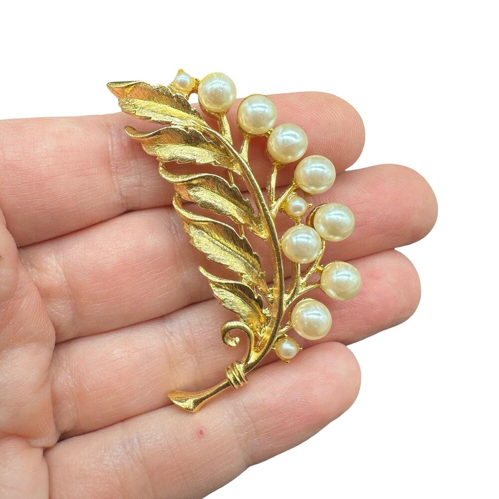 Vintage Floral Brooch: Gold Tone Stem and Faux Pearls